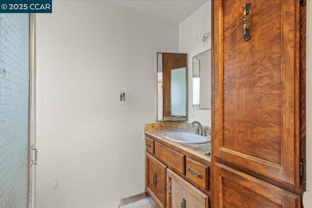 2715 Killarney Dr, San Pablo, CA 94806
