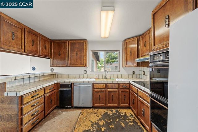 2715 Killarney Dr, San Pablo, CA 94806