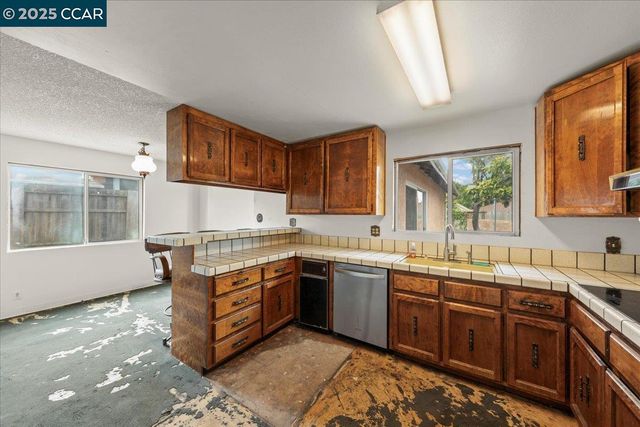 2715 Killarney Dr, San Pablo, CA 94806