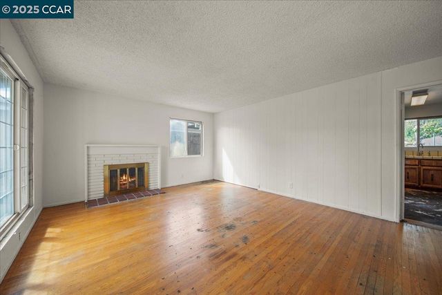 2715 Killarney Dr, San Pablo, CA 94806