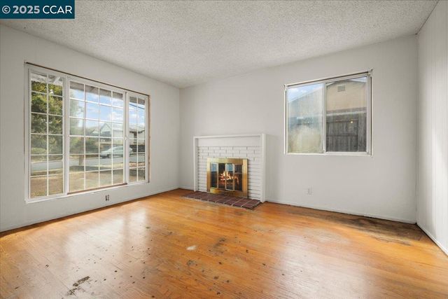 2715 Killarney Dr, San Pablo, CA 94806