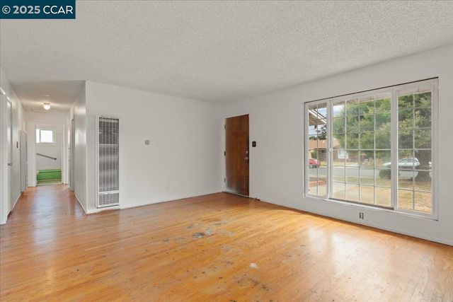 2715 Killarney Dr, San Pablo, CA 94806