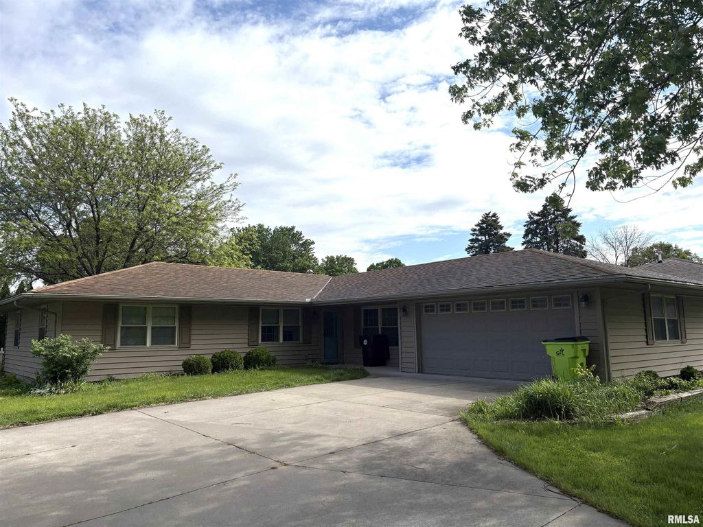417 W MONROE Street, Metamora, IL 61548