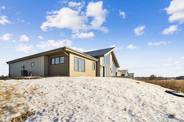 3912 Keagles Crossing, Cedar Falls, IA 50613