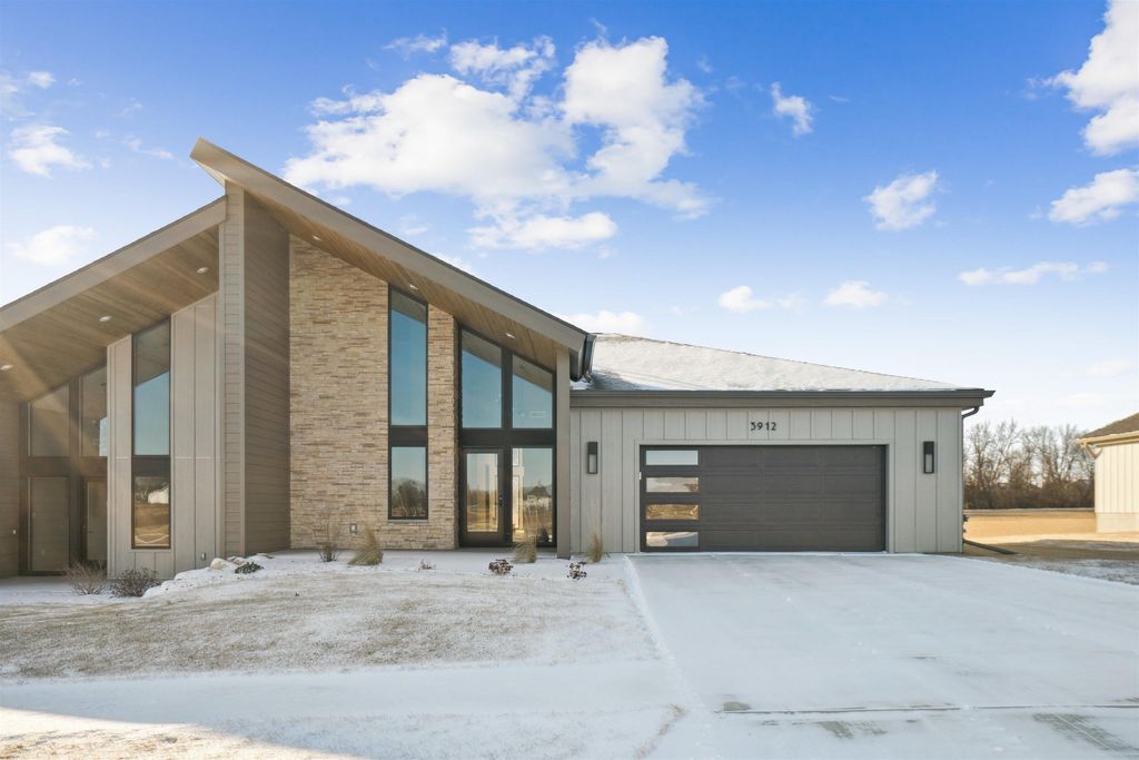 3912 Keagles Crossing, Cedar Falls, IA 50613