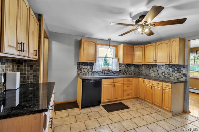 5065 Salt Rd, Clarence, NY 14031