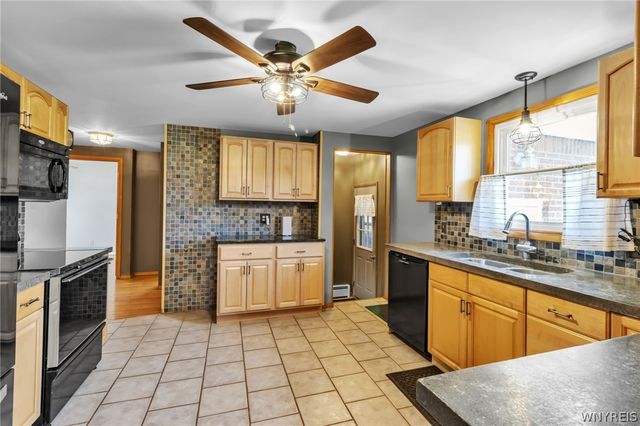 5065 Salt Rd, Clarence, NY 14031