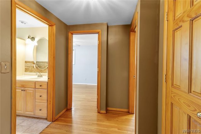 5065 Salt Rd, Clarence, NY 14031