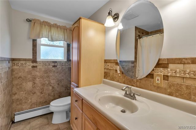 5065 Salt Rd, Clarence, NY 14031