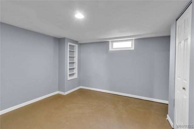 5065 Salt Rd, Clarence, NY 14031