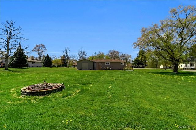 5065 Salt Rd, Clarence, NY 14031