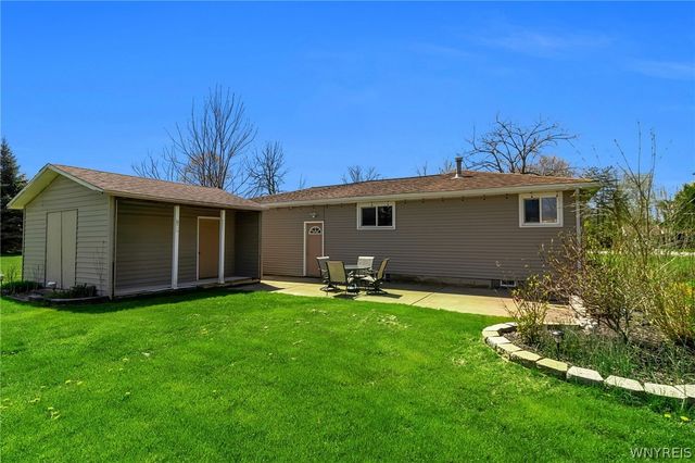 5065 Salt Rd, Clarence, NY 14031