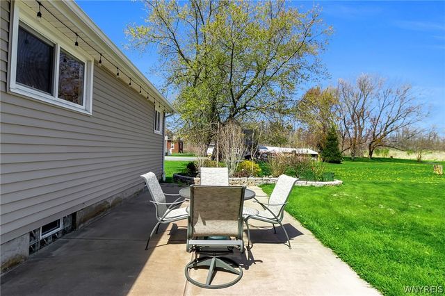 5065 Salt Rd, Clarence, NY 14031
