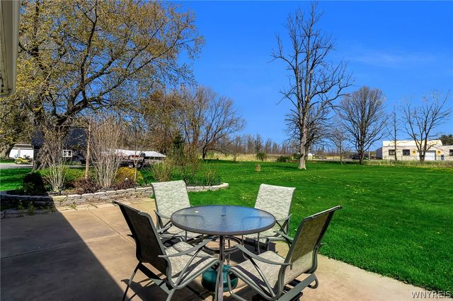 5065 Salt Rd, Clarence, NY 14031