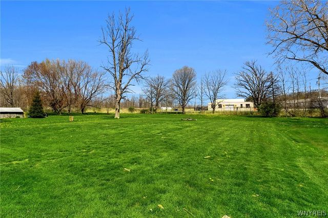 5065 Salt Rd, Clarence, NY 14031