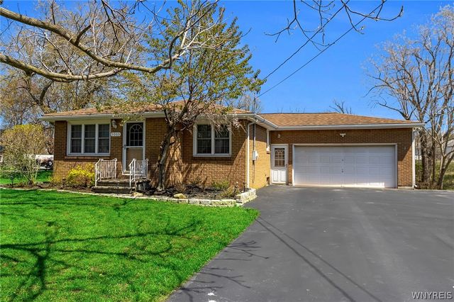 5065 Salt Rd, Clarence, NY 14031