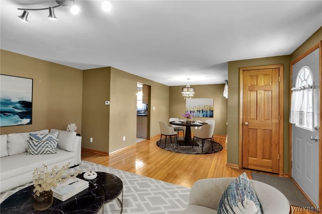 5065 Salt Rd, Clarence, NY 14031
