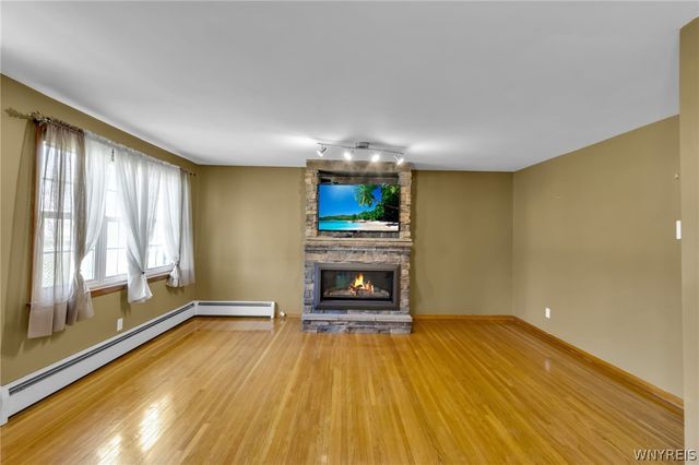 5065 Salt Rd, Clarence, NY 14031