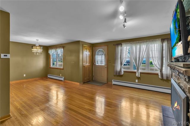 5065 Salt Rd, Clarence, NY 14031