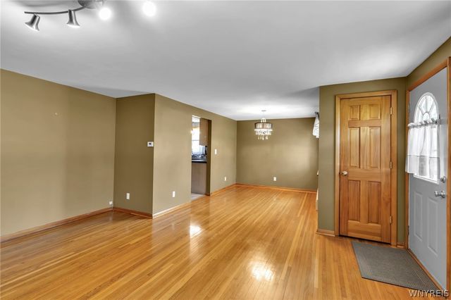 5065 Salt Rd, Clarence, NY 14031