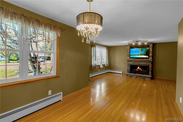5065 Salt Rd, Clarence, NY 14031