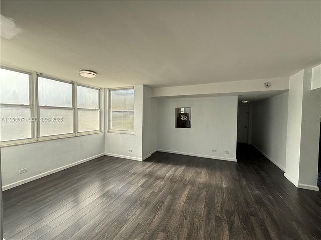 3660 NE 166th St 215, North Miami Beach, FL 33160