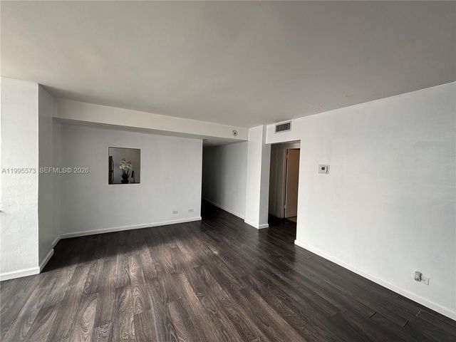 3660 NE 166th St 215, North Miami Beach, FL 33160