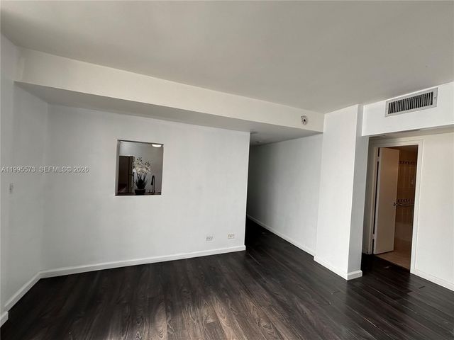 3660 NE 166th St 215, North Miami Beach, FL 33160
