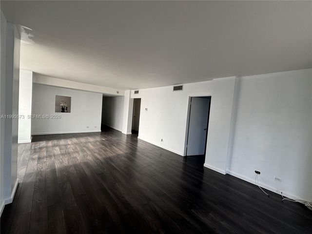 3660 NE 166th St 215, North Miami Beach, FL 33160