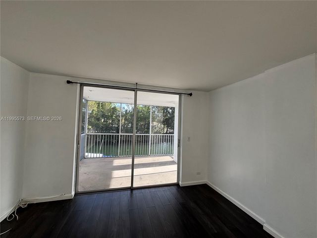 3660 NE 166th St 215, North Miami Beach, FL 33160