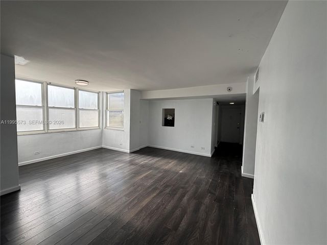 3660 NE 166th St 215, North Miami Beach, FL 33160