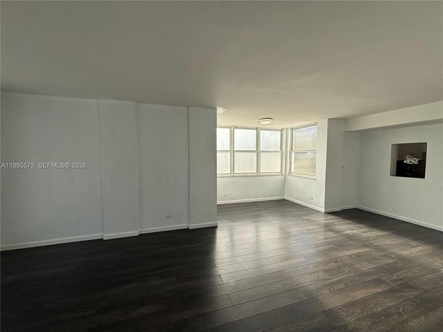 3660 NE 166th St 215, North Miami Beach, FL 33160