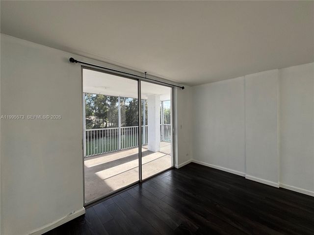 3660 NE 166th St 215, North Miami Beach, FL 33160