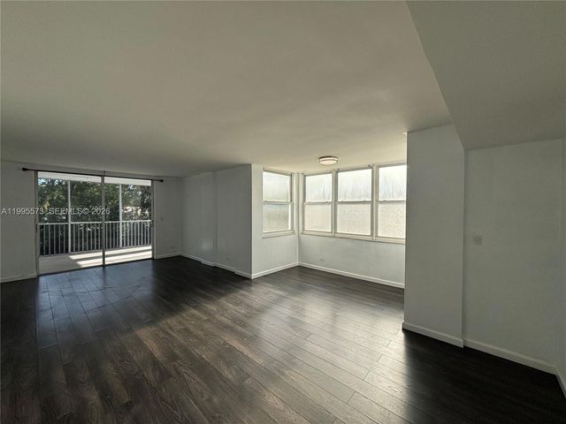 3660 NE 166th St 215, North Miami Beach, FL 33160