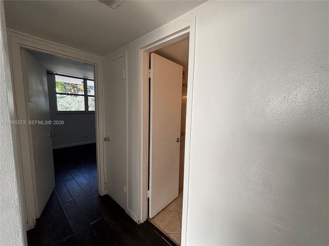 3660 NE 166th St 215, North Miami Beach, FL 33160