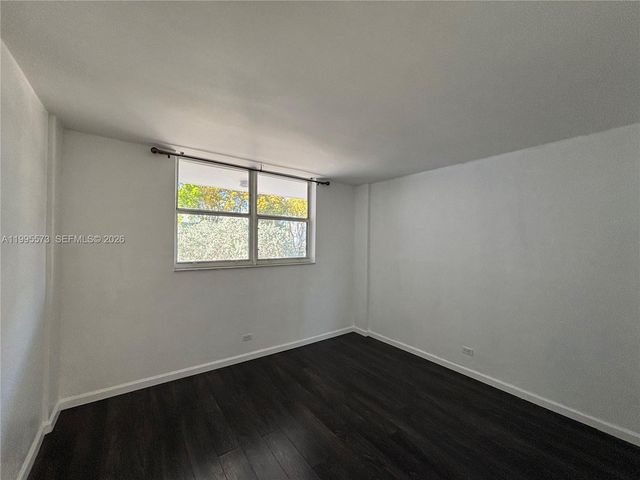 3660 NE 166th St 215, North Miami Beach, FL 33160