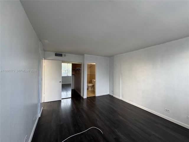 3660 NE 166th St 215, North Miami Beach, FL 33160