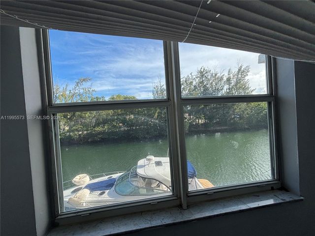 3660 NE 166th St 215, North Miami Beach, FL 33160
