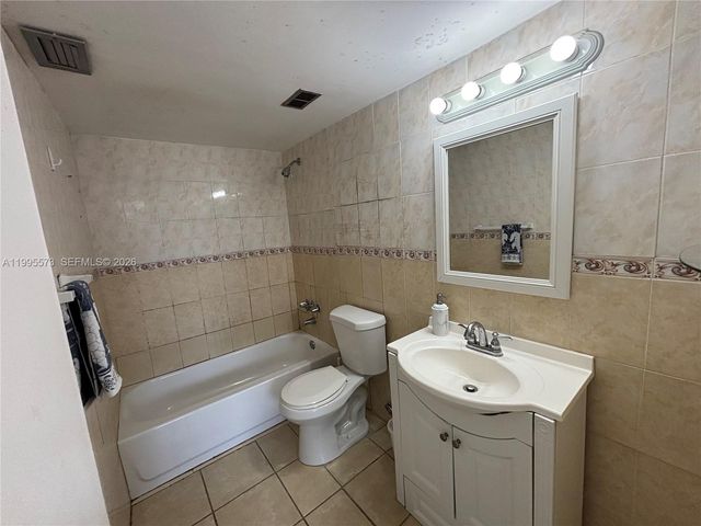 3660 NE 166th St 215, North Miami Beach, FL 33160