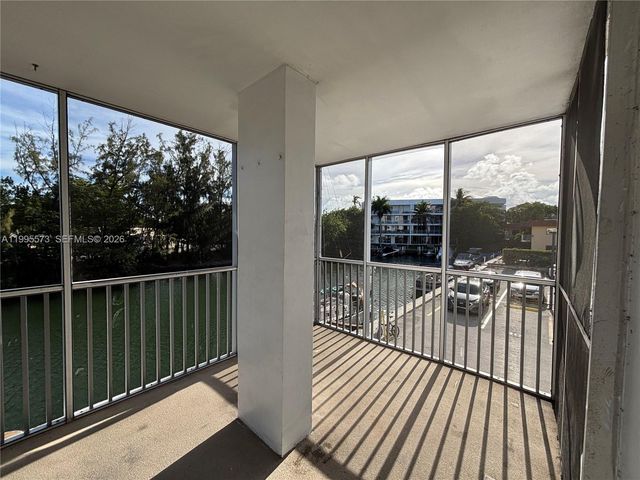 3660 NE 166th St 215, North Miami Beach, FL 33160