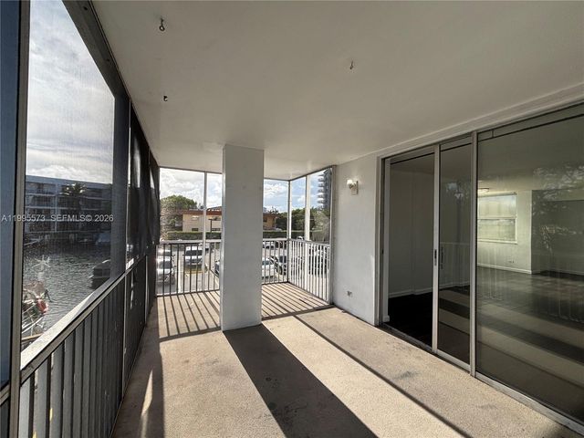 3660 NE 166th St 215, North Miami Beach, FL 33160