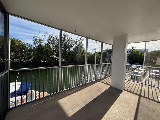 3660 NE 166th St 215, North Miami Beach, FL 33160