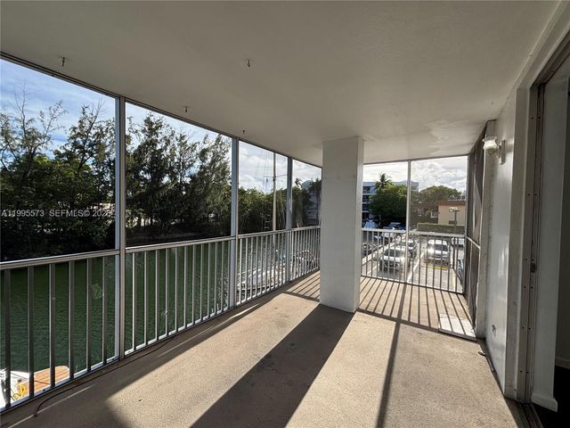 3660 NE 166th St 215, North Miami Beach, FL 33160
