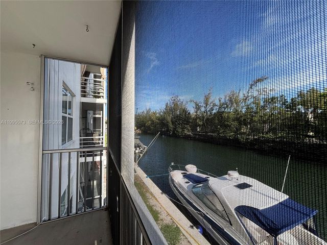 3660 NE 166th St 215, North Miami Beach, FL 33160