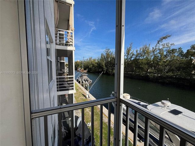 3660 NE 166th St 215, North Miami Beach, FL 33160