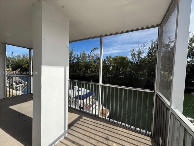 3660 NE 166th St 215, North Miami Beach, FL 33160