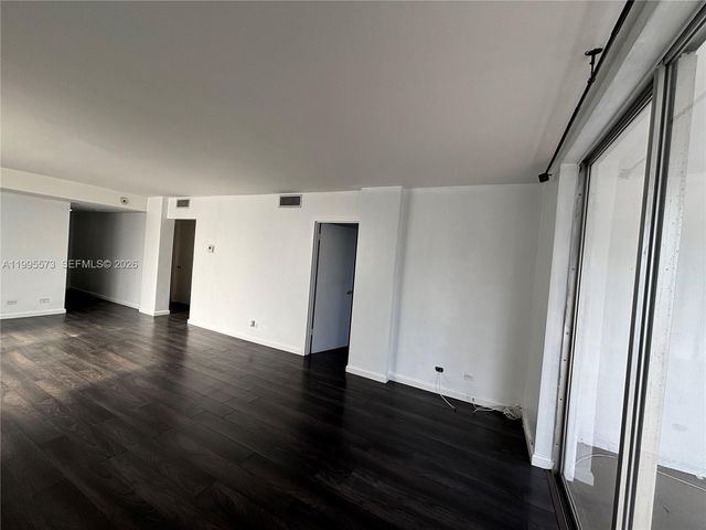 3660 NE 166th St 215, North Miami Beach, FL 33160