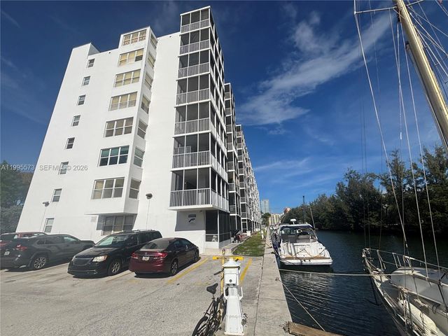 3660 NE 166th St 215, North Miami Beach, FL 33160