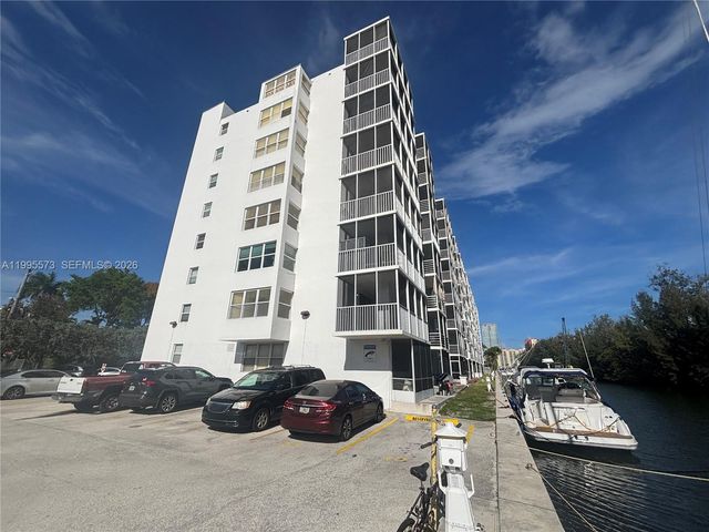 3660 NE 166th St 215, North Miami Beach, FL 33160