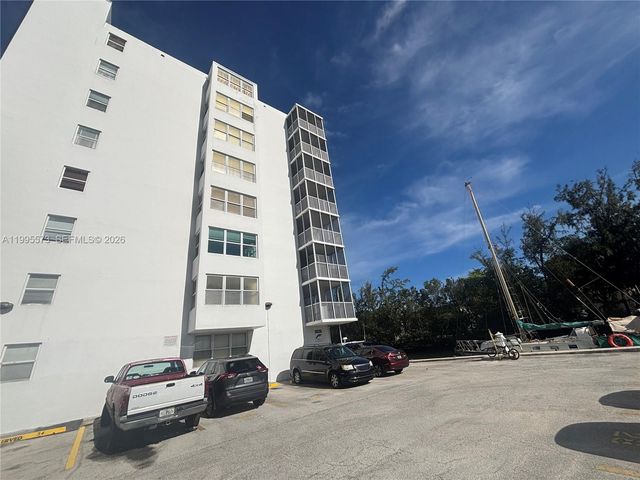 3660 NE 166th St 215, North Miami Beach, FL 33160